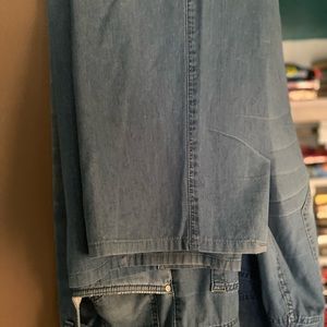 These are a size 40 Zegna jeans. These beautiful jeans are in excellent shape